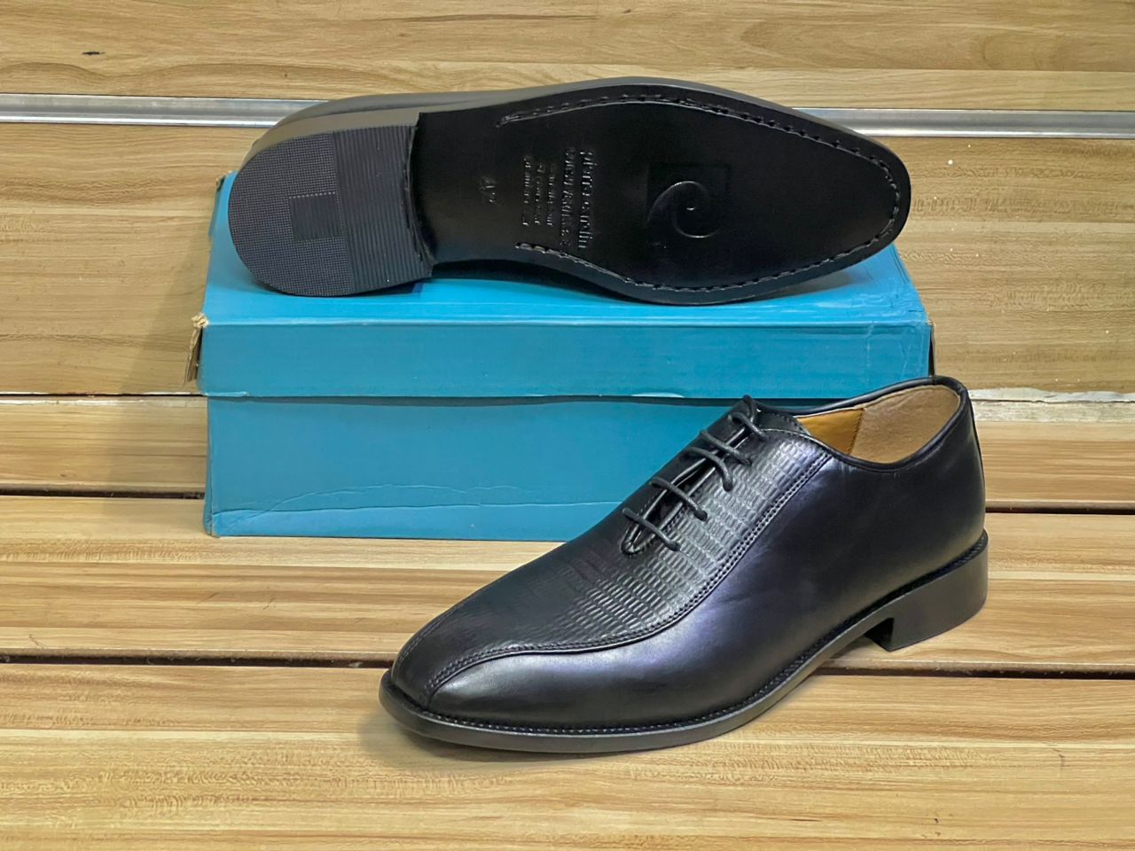 Soulier Richelieu (Oxford) pour homme en cuir de la marque Pierre Cardin